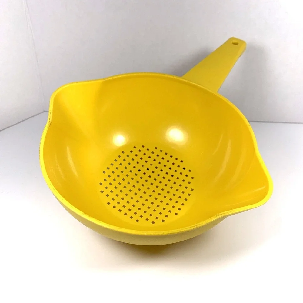 Vintage Tupperware‎ #1200 Yellow 1 Quart Strainer Colander W/Handle 11